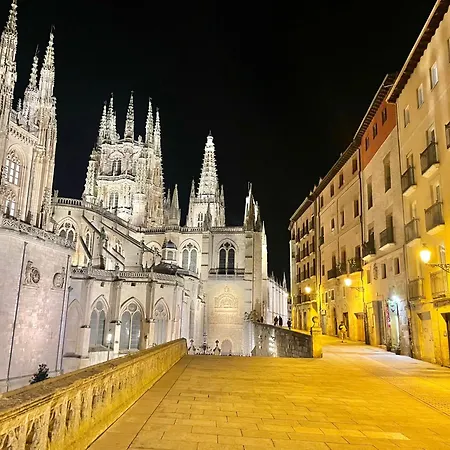 Contemplando La Catedral By Catedral Camino Suites Бургос
