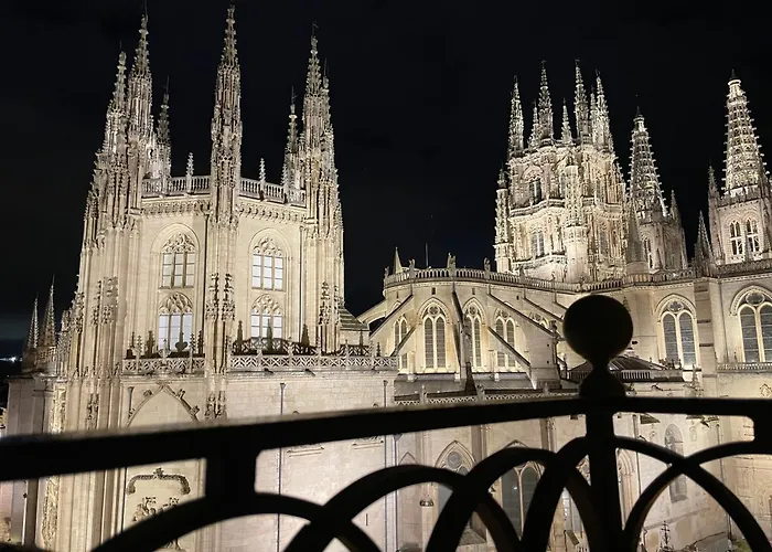 Contemplando La Catedral By Apartamentoscatedralcamino דירה